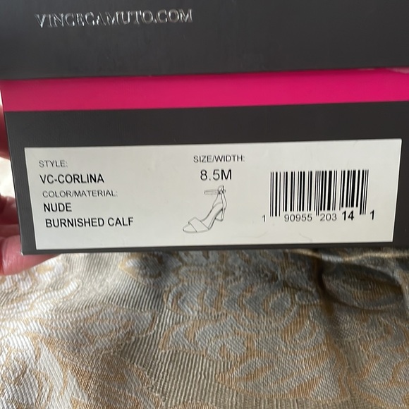 Vince Camuto- size 8.5 - Picture 9 of 11